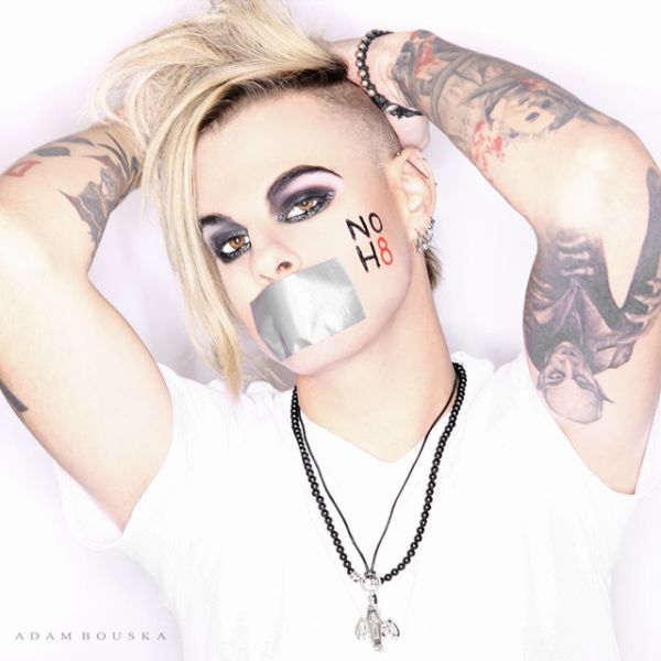 Tommy Joe Ratliff
Créditos: NOH8 Campaign / Photo by Adam Bouska
