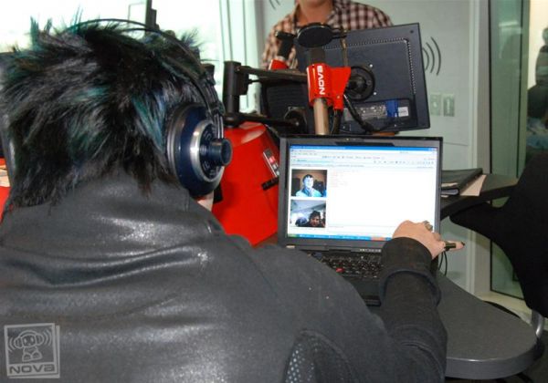 Adam-Lambert-plays-Chat-Roulette-116006.jpg