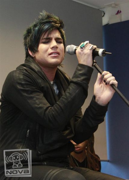 Adam-Lambert-116109.jpg