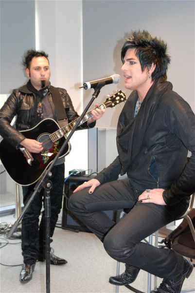 Adam-Lambert-Nova-acoustic-116099.jpg