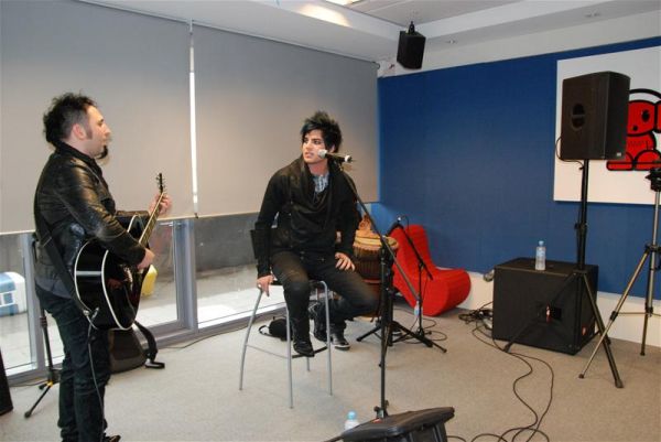 Adam-Lambert-Nova-acoustic-116101.jpg