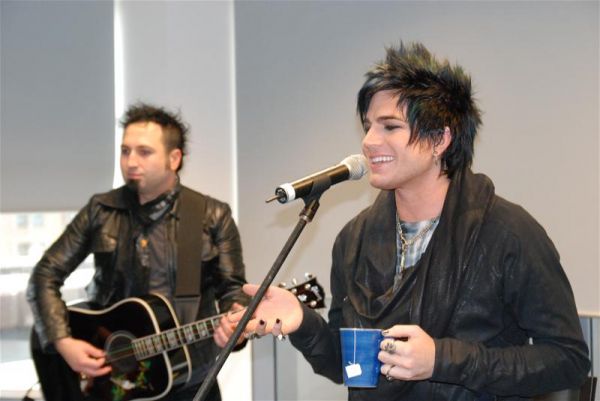 Adam-Lambert-Nova-acoustic-116103.jpg