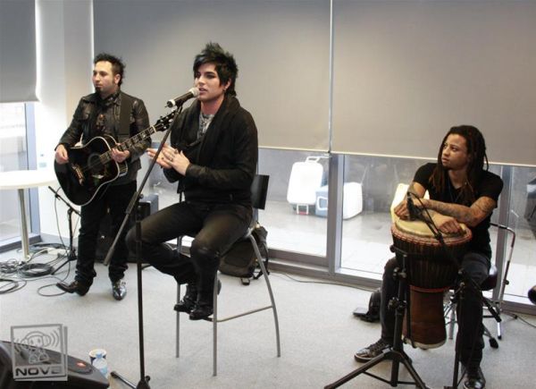 Adam-Lambert-Nova-acoustic-116105.jpg