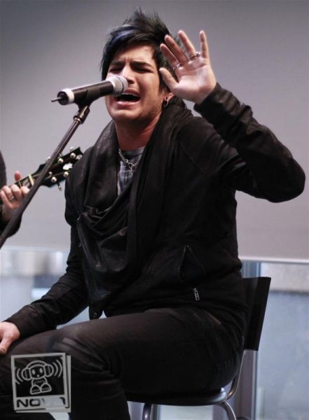 Adam-Lambert-Nova-acoustic-116106.jpg