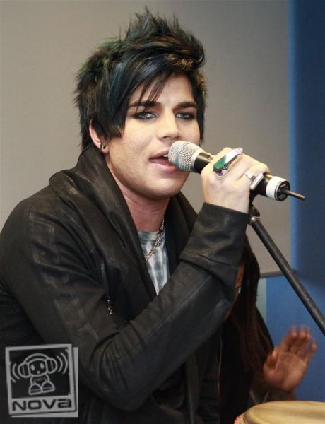 Adam-Lambert-Nova-acoustic-116107.jpg