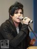 Adam-Lambert-Nova-acoustic-116107.jpg