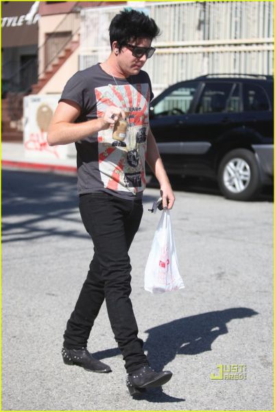adam-lambert-frappuccino-03.jpg