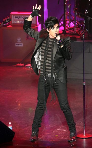 adam-lambert-040810-2.jpg