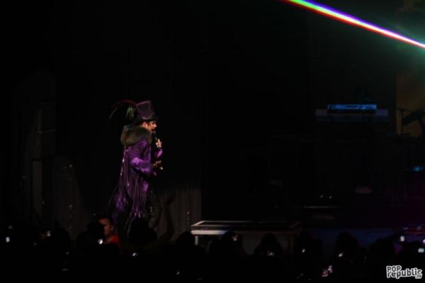 adamlambertliveinsydney21_800x533.jpg