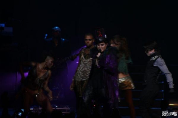 adamlambertliveinsydneyk22_800x533.jpg