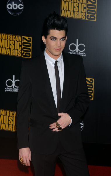 adam_lamert_at_the_2009_american_music_awards_celebritycity_arielriann_5345_742alhq.jpg