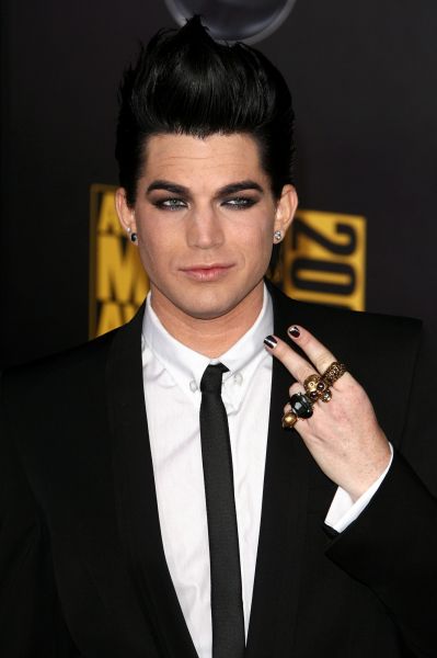 adam_lamert_arrives_the_2009_american_music_awards_celebritycity_arielriann_3821_742alhq.jpg