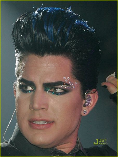 adam-lambert-puckers-up-01.jpg