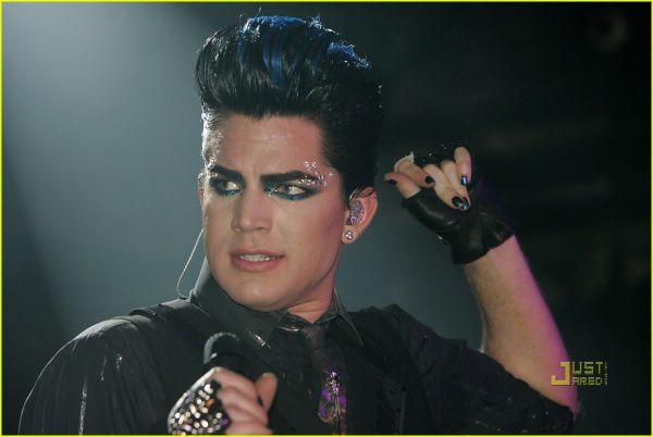 adam-lambert-puckers-up-04.jpg