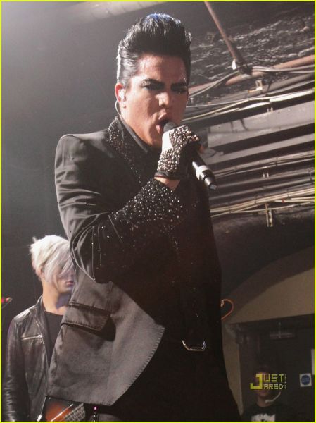 adam-lambert-puckers-up-05.jpg