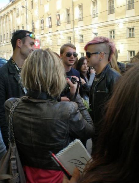 Créditos: Adam Lambert Fan Club
