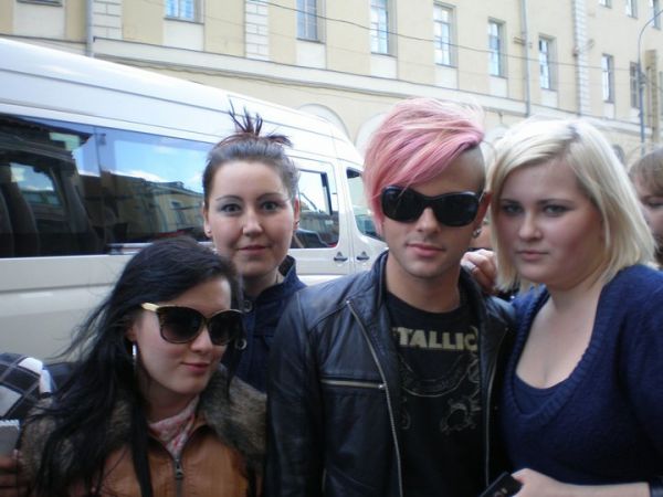 Créditos: Adam Lambert Fan Club
