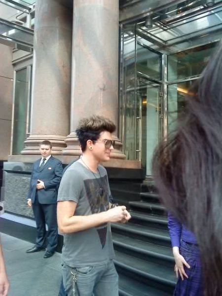 Créditos: Adam Lambert News
