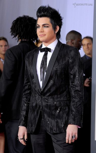 gallery_enlarged-adam-lambert-2010-grammy-awards-red-carpet-photos-02012010-06.jpg