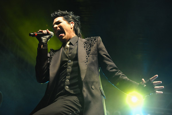 adam_lambert_performs_at_the_4th_annual_gridlock_la_new_years_eve_bash_arielriann_tcc_44732_842AL.jpg