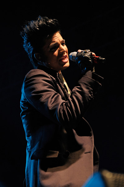 adam_lambert_performs_at_the_4th_annual_gridlock_la_new_years_eve_bash_arielriann_tcc_66732_842AL.jpg