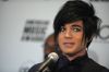 adam_lambert_announces_2009_ama_nom.jpg