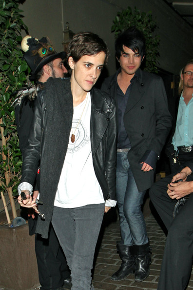Adam+Lambert+steps+out+Samantha+Ronson+6QAp-y6Gb8ml.jpg