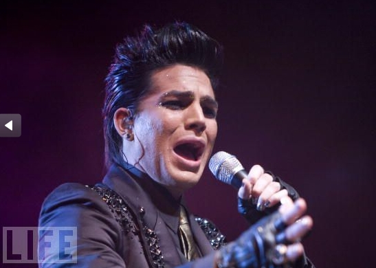 23. "Cantando" para o Ano Novo. Lambert ressoa/brilha em 2010 com uma apresentação em Hollywood. 
