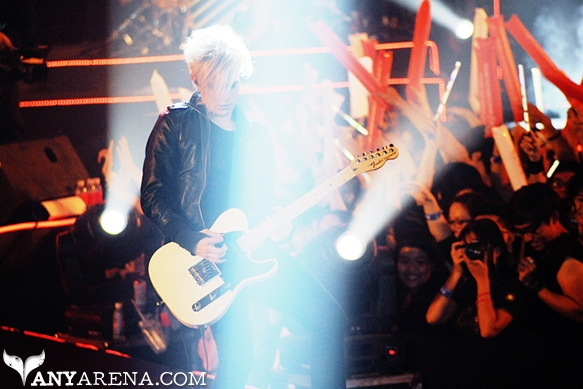 H-ARTISTRY-2013-FEAT-ADAM-LAMBERT_119170.jpg