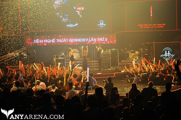 H-ARTISTRY-2013-FEAT-ADAM-LAMBERT_119173.jpg