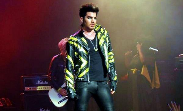 Créditos: Adam Lambert Fan Club
