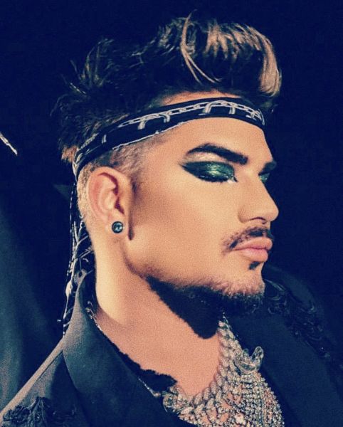 Créditos: Adam Lambert
