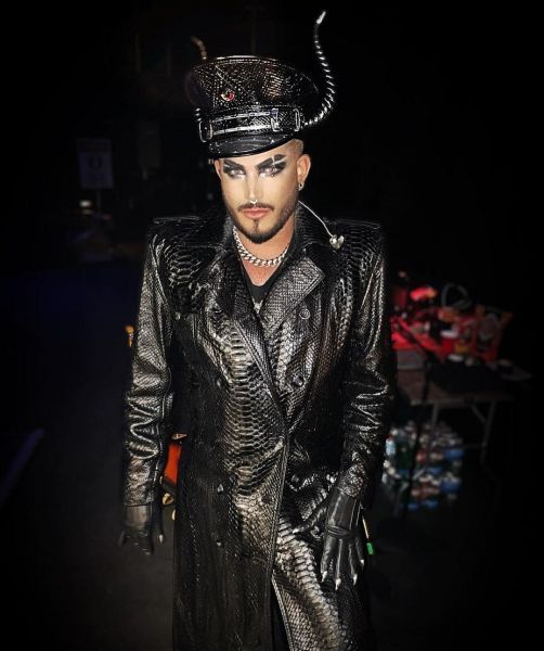 Créditos: Adam Lambert
