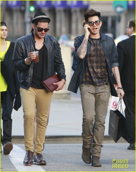 adam-lambert-beverly-hills-shopper-with-markus-molinari-01.jpg