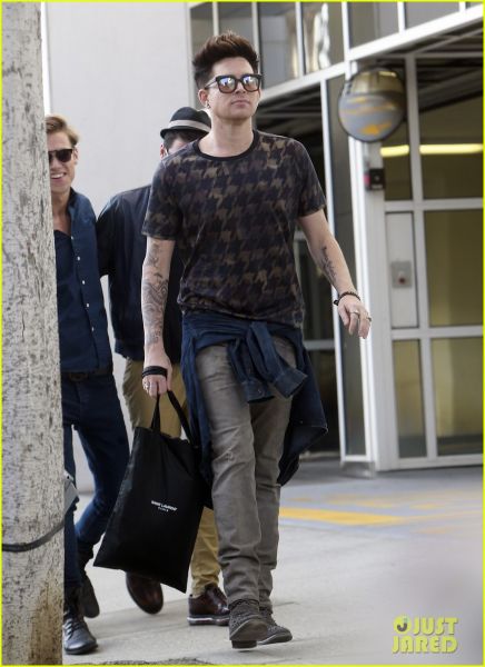 adam-lambert-beverly-hills-shopper-with-markus-molinari-05.jpg