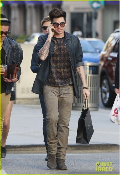 adam-lambert-beverly-hills-shopper-with-markus-molinari-07.jpg