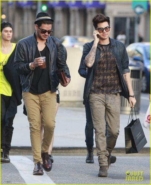 adam-lambert-beverly-hills-shopper-with-markus-molinari-09.jpg