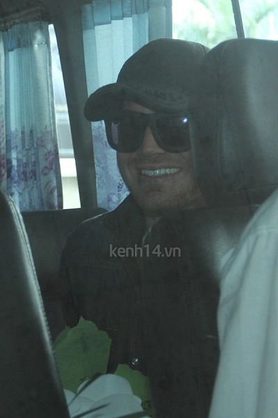 adam-lambert-dan-ba_n-trai-sang-viet-nam_28329.jpg