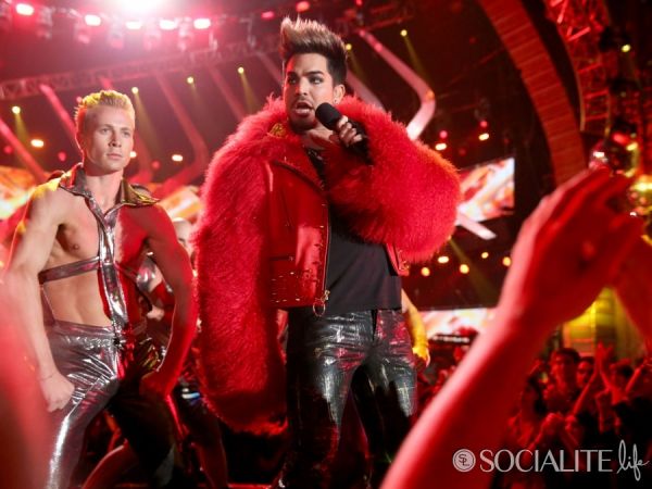 adam-lambert-divas-live-red-carpet-12172012-47-900x675.jpg