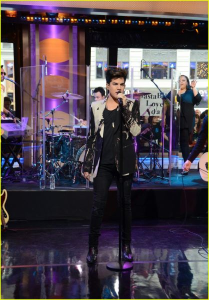 adam-lambert-good-morning-america-02.jpg