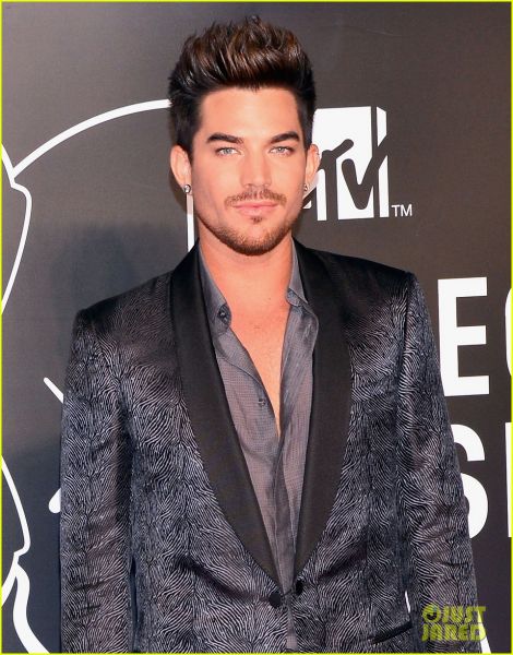 adam-lambert-mtv-vmas-2013-red-carpet-05.jpg