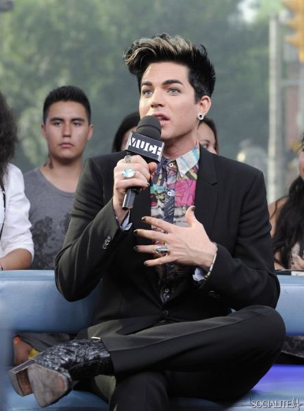 adam-lambert-muchmusic-live-05292012-01-667x900.jpg