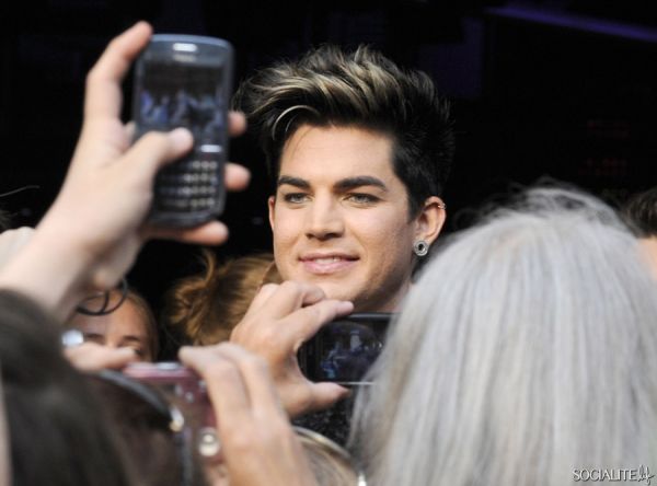 adam-lambert-muchmusic-live-05292012-15-900x667.jpg