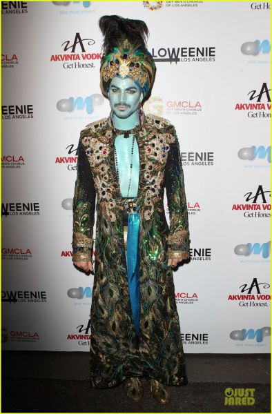 adam-lambert-sultan-at-halloweenie-holiday-concert-01.jpg