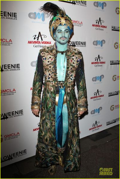 adam-lambert-sultan-at-halloweenie-holiday-concert-05.jpg