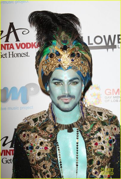 adam-lambert-sultan-at-halloweenie-holiday-concert-10.jpg