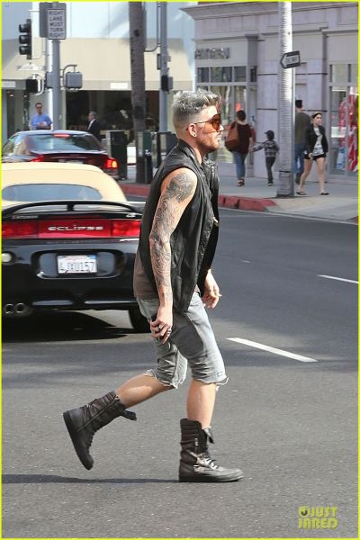 adam-lambert-tattooed-guns-sight-you-can-miss-03.jpg