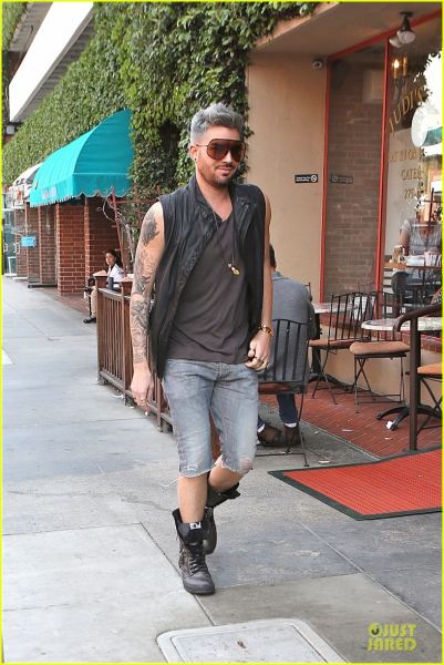 adam-lambert-tattooed-guns-sight-you-can-miss-04.jpg