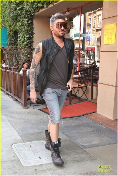 adam-lambert-tattooed-guns-sight-you-can-miss-08.jpg