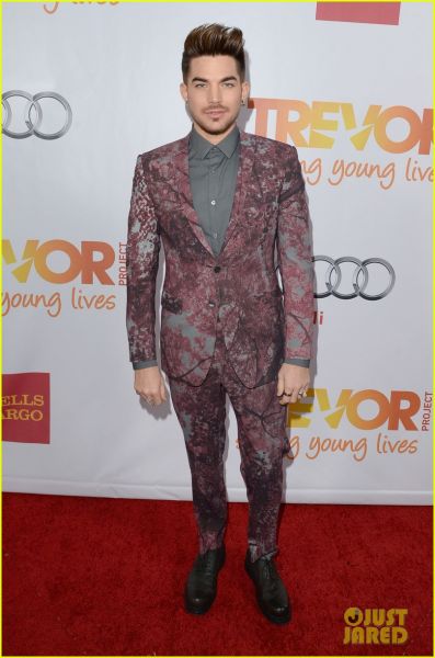 adam-lambert-trevorlive-la-2013-07.jpg